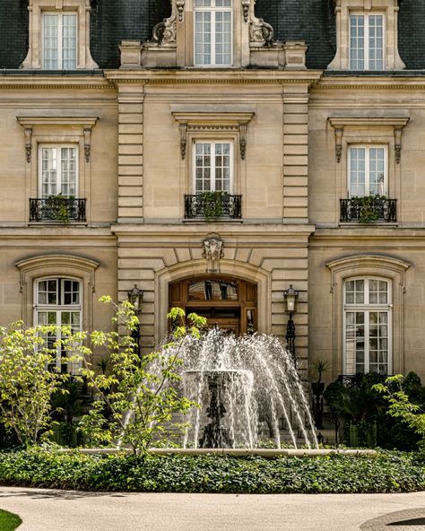 Saint James Paris (@saintjamesparis) • Instagram photos and videos Paris Hotel Exterior, Covered Passages In Paris, Saint James Paris, Saint James Paris Hotel, Park Hyatt Paris Vendome, L'avenue Paris Restaurant, Saint James, Fashion Collection, Exterior