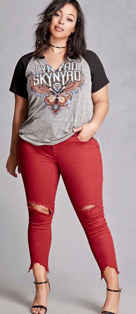 Plus Size Ripped Ankle Jeans Don Pedro, Look Plus Size, Curvy Fashionista, Red Jeans, Trendy Swimwear, Plus Size Beauty, Emo Scene, Plus Size Fashion For Women, Curvy Girl Fashion