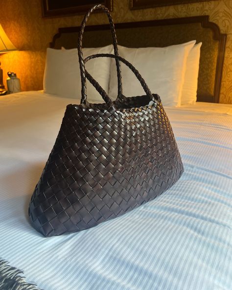 my bag of choice this summer: Dragon Diffusion Croce Dragon Diffusion Bag, Bags Wishlist, Leather Baguette Bag, Weave Bag, Uni Bag, Dragon Diffusion, Bags 2024, Woven Leather Bag, Bag Obsession