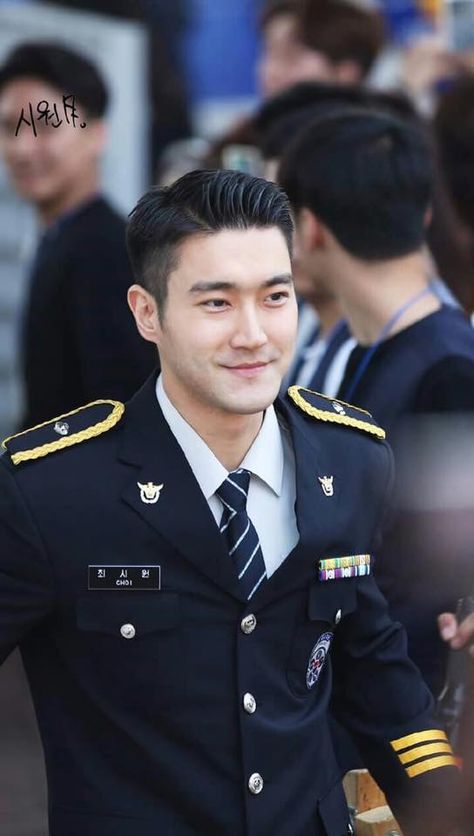 Siwon Choi, Korean Men Hairstyle, Choi Siwon, Asian Men Hairstyle, Last Man Standing, Korean Star, Military Service, Kdrama Actors, Daegu