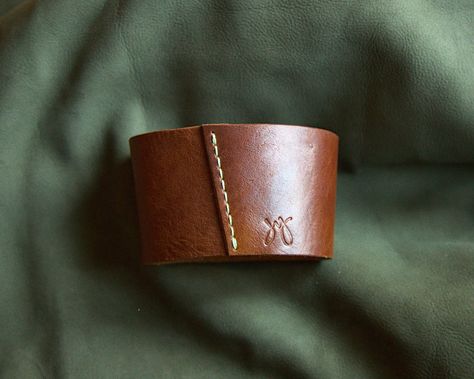 Leather Coffee Sleeve Cozy | JENNIFER YUN : LEATHER WOOL DESIGN Leather Coffee Sleeve, Coffee Sleeve Pattern, Wool Design, Coffee Sleeve, Sleeve Pattern, Dyeing Process, Leather Sleeve, Stitching Leather, Small Leather Goods