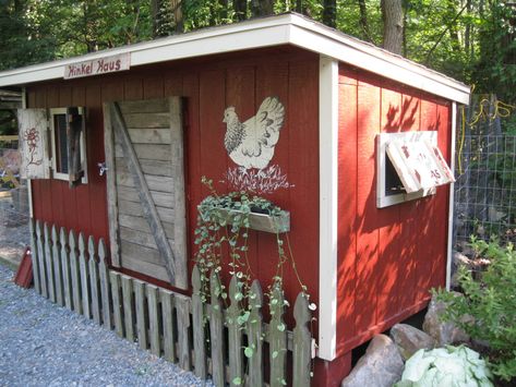 Chicken Projects, Picket Fencing, Wood Picket Fence, Duck Coop, Coop Ideas, Chicken Life, Coop Design, Duck House, Crazy Chicken