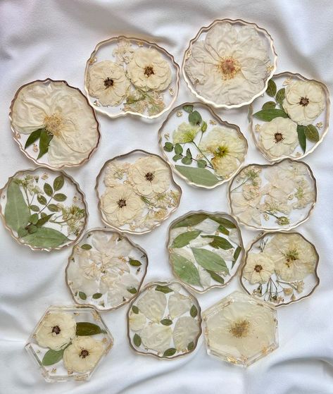 Bouquet Preservation Ideas, Wedding Flowers Preservation Ideas, Proposal Bouquet, Night Proposal, Bridal Bouquet Preservation, Wedding Flower Preservation, Wedding Bouquet Preservation, Pressed Flower Crafts, Floral Preservation