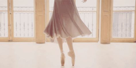 LIB || "él dejó que la rosa muriera, ella la prendió fuego y la dejó … #fanfic # Fanfic # amreading # books # wattpad Ballerina Gif, Romeo I Julia, Queenie Goldstein, Ballet Gif, Royal Core, Royal Aesthetic, Princess Tutu, Princess Aesthetic, Aesthetic Gif