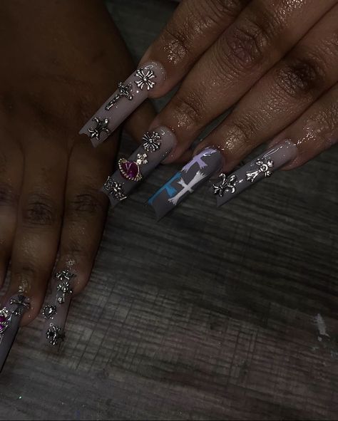 Chrome Nails Acrylic, Chrome Hearts Nails, Chrome Heart Nails, Sweet 16 Nails, 16 Nails, Hearts Nails, Fye Nails, 20th Bday, Miami Trip