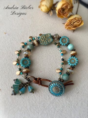 Amazonite, glass button, leather bracelet, bronze metal bracelet. Czech Beads Jewelry Bracelets, Handmade Jewelry Ideas Bracelets, Humblebeads Jewelry, Boho Bracelets Diy, Vintaj Jewelry, Czech Beads Jewelry, Button Bracelets, Bee Bracelet, Mixed Jewelry