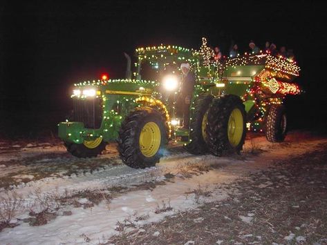 Christmas Floats, Christmas Homes, Christmas Tractor, Christmas Cars, Christmas Parade Floats, Ag Education, Parade Ideas, Town Planning, Tractor Photos