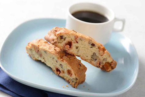 Lynn's Holiday Niagara Biscotti - Look Local Magazine Pecan Biscotti Recipe, Pecan Biscotti, Biscotti Recipes, Biscotti Cookies, Biscotti Recipe, King Food, King Arthur Flour, Italian Cookies, Crumpets