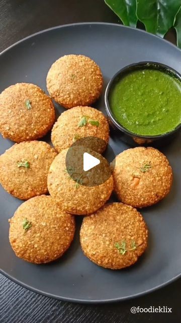 FoodieKlix 🧿 on Instagram: "कुरकुरे साबूदाना वड़ा VRAT SPECIAL   Save and try this later🥰 ✳️❇️➖Follow➖❇️✳️  @foodieklix ☑️Use #foodieklix   to get featured  Ingredients:-  1 Cup Sabudana ( no wash no soak ) 1 Cup Roasted Peanuts 2 potatoes & cut into small pieces 2 Inch Ginger 2 Green Chillies 1 Tsp Jeera Hara Dhaniya ½ Lemon juice Sendha Namak  For Chutney:-  Hara Dhaniya 1 Inch Ginger 2 Green Chillies Sendha Namak ½ Lemon juice ½ Tsp Roasted jeera powder Cold water  Recipe:-  1 Cup Sabudana ( no wash no soak ), Roast in a pan for 2 minutes. Let it cool down & grind into a powder  Coarsely Grind 1 Cup Roasted Peanuts & add into the sabudana powder  Peel 2 potatoes & cut into small pieces & transfer into a blender jar, add 2 Inch Ginger, 2 Green Chillies, 1 Tsp Jeera & grind. Now add Hara Farali Recipes, Sago Recipes, Sabudana Recipes, Pakora Recipes, Mumbai Food, Deep Fry, Trending Recipes, Chutney Recipes, Indian Snacks