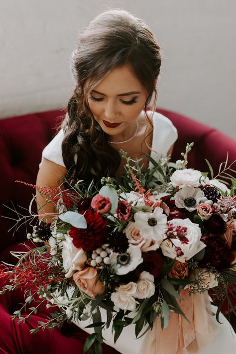 Minimalist Industrial Winter Wedding with Blush and Burgundy Accents Christmas Wedding Bouquets, Burgundy And Blush Wedding, Blush Wedding Inspiration, Cheap Wedding Flowers, Winter Wedding Bouquet, Tropical Wedding Flowers, Winter Wedding Flowers, Unique Wedding Flowers, Wedding Flower Arrangements