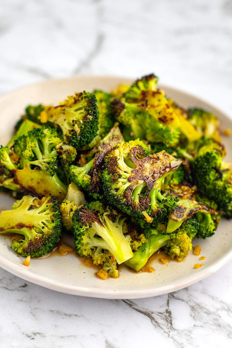 Pan Fried Broccoli, Chicken Salad Bowls, Broccoli With Garlic, How To Cook Broccoli, Garlic Broccoli, Greek Chicken Salad, Fried Broccoli, Leafy Green Salads, Mushroom Stroganoff