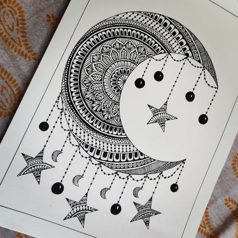 Moon Mandala Drawing, Dream Catcher Mandala Art, Half Moon Mandala, Moon Mandala Art, Butterfly Drawing Outline, Unique Mandala Art, Mandala Making, Mandala Moon, Mirror Canvas Art