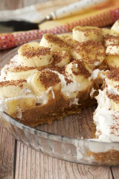 Vegan Banoffee, Easy Banoffee Pie, Vegan Banoffee Pie, Banoffee Pie Recipe, Tarte Vegan, Vegan Pies, Raw Vegan Desserts, Raw Cake, Vegan Pie