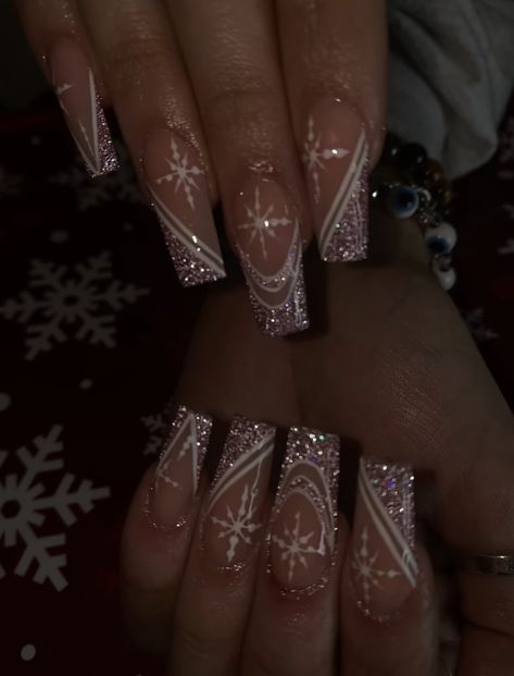 Winter Nails Rhinestones, Snowflake Charm Nails, Snow Angel Nails, Winter Nails With Gems, White Acrylic Nails Christmas, Winter Birthday Nails Almond, Nails For Winter 2024, Silver And White Christmas Nails, Snow Acrylic Nails