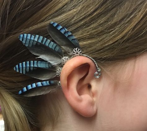 Ear Feathers, Ear Cuff Diy, Feather Ear Cuff, Feather Cuff, Feather Crafts, Easy Diy Jewelry, Feather Jewelry, Feathered Hairstyles, Jewelry Inspo