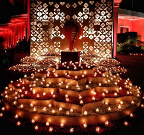 Varanasi Wedding, Varmala Stage, Navratri Decoration Ideas, Navratri Decor, Navratri Ideas, Arti Thali, Mughal Garden, Bangalore Wedding, Puja Decor