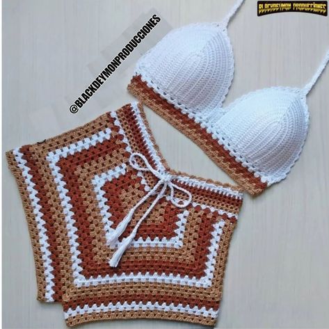 𝔹𝕃𝔸ℂ𝕂𝔻𝔼𝕐𝕄𝕆ℕ ℙℝ𝕆𝔻𝕌ℂℂ𝕀𝕆ℕ𝔼𝕊 Crochet Beach Wear, Crochet Bra, Crochet Crop Top Pattern, Crochet Knit Stitches, Mode Crochet, Crochet Ladies Tops, Crochet Short, Crochet Clothing And Accessories, Crochet Shorts