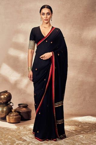 Buy Black Raw Silk Embroidered Paan-patti Motif Paan Patti Saree With Blouse Piece For Women by Masaba Online at Aza Fashions. Black And Red Saree, Raw Silk Saree, Saree Silk, Red Border, Black Saree, Red Saree, Contrast Blouse, Work Sarees, Saree Look