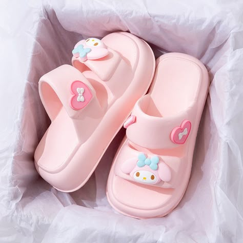 Cute Slippers Aesthetic, Chunky Slippers, Hello Kitty Water Bottle, Moon Shoes, Sanrio Fashion, Mom Dr, Kitty Accessories, Hello Kitty Accessories, Kawaii Sanrio