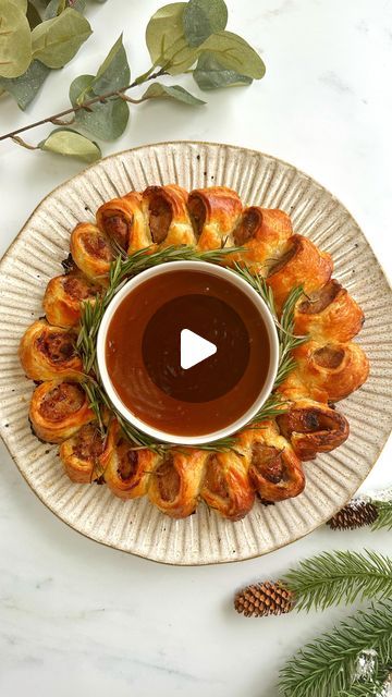 Bethany Holborn on Instagram: "Christmas Sausage Roll Wreath ✨  You have to try this absolutely delicious easy to make Christmas sausage roll wreath served with hot gravy to dip them into.   It’s a perfect tear and share Christmas treat, and great for the whole family and entertaining guests this Christmas season 🎄  Ingredients   1 sheet of puff pastry  400g sausage meat  4 tbsp cranberry sauce 1 whisked egg for the egg wash (optional)  Rosemary to garnish (optional)   Method   Preheat oven to 200c (350f)  Use a sharp knife to slice the pastry sheet in half lengthways, then place one side on top of baking paper and overlap the other on one end. Press down with your finger to make a long strip of pastry   Spread over the cranberry sauce, leaving around an inch of pastry clear on the right Sausage Roll Wreath Christmas, Christmas Puff Pastry Appetizers, Sausage Wreath, Sausage Roll Wreath, Puff Pastry Wreath, Pastry Wreath, Christmas Sausage, Graze Board, Mince Dishes