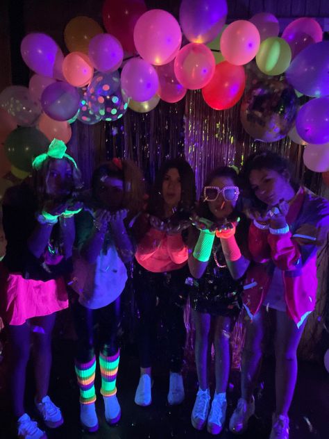 21st Birthday Rave Theme, What To Wear To A Glow In The Dark Party, Neon Birthday Party Aesthetic, Neon Party Sweet 16, Co Ed Birthday Party Ideas, Glow Party Pictures, Glow Party Sweet 16, Birthday Party Glow In The Dark, Glow In The Dark Themed Party