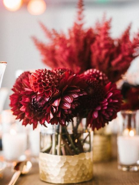 Red And Gold Wedding, Chrysanthemum Wedding, Chinese Party, Red Centerpieces, Bud Vases Flowers, Diy Centerpiece, Gold Centerpieces, Gold Wedding Inspiration, Beach Wedding Flowers