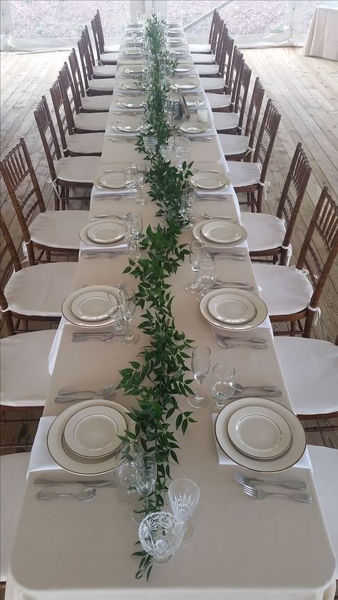 Wedding Table Decorations Centerpieces, Wedding Candles Table, Vintage Wedding Table, Rustic Wedding Table Decor, Family Style Dinner, Tafel Decor, Rustic Wedding Table, Wedding Table Decorations, Long Table