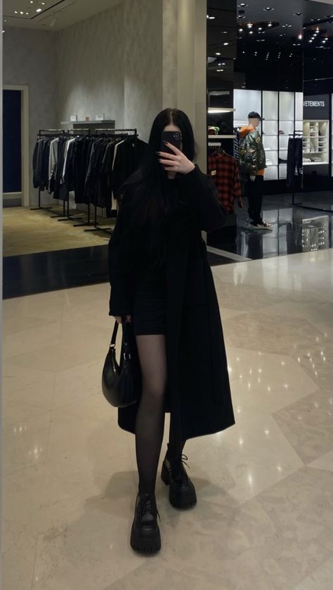 Winter Closet Aesthetic, Black Aesthetic Outfit Girl, Chic Dark Outfits, Asian Goth Aesthetic, All Black Winter Outfits For Women, Oficial Outfit Women, Dark Old Money Aesthetic Outfit, Black Tea Party Outfit, Clean Girl Goth Aesthetic