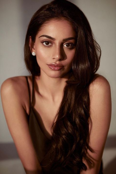 banita sandhu Banita Sandhu, Golden Brunette, Her Film, Greek Women, Actress Without Makeup, Portrait Photography Women, Indian Cinema, Female Character Inspiration, Model Face