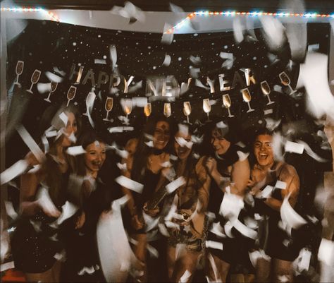 new year’s eve, nye, new year’s party, new year’s eve party, party, college, girls, girl party, college life, friendship, female friendship, bachelorette, confetti, night life Nye Group Photo, Nye Asethic, New Years Eve Asethic, New Year’s Eve House Party Aesthetic, New Year’s Eve Sleepover, Nye House Party Aesthetic, New Years Eve Sleepover, New Year’s Eve 2023, New Years Kiss Aesthetic