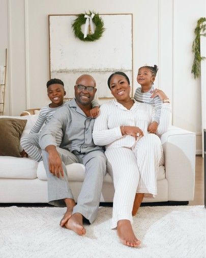 Christmas Photos In Pajamas, Pajama Family Photo Shoot, Family Pajama Photo Shoot, Family Pajamas Christmas Photo Ideas, Christmas Mini Outfit Ideas, Family Photoshoot Christmas, Pajamas Target, Cute But Comfy Outfits, Family Photos 2023