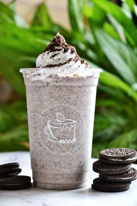 Frappuccino Photography, Cookies And Cream Frappe, Hygge Life, Ice Cream Cookies, Big Belly, Frappe, Cookies And Cream, Product Photography, Plastic Bottles