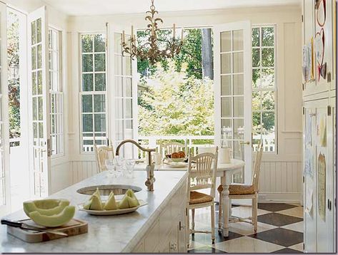 Love all of the windows and glass doors Cottage Kitchen Inspiration, Coastal Cottage Kitchen, Cocina Shabby Chic, Classic White Kitchen, Fabulous Kitchens, Cottage Kitchen, Shabby Chic Homes, Chic Home Decor, Room Paint