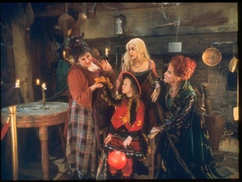 Hocus Pocus 1993, Young Henrys, Hocus Pocus Movie, Hokey Pokey, Fav Movie, Tim Burton Films, Sanderson Sisters, Fall Inspo, Halloween 2019