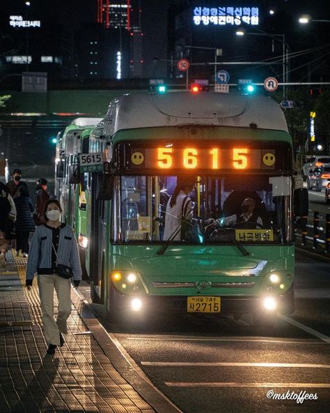 Taking The Bus Aesthetic, Goodnight Beautiful, South Korea Landscape, Korea Landscape, Seoul Korea Travel, Midnight City, South Korea Seoul, Lotte World, South Korea Travel