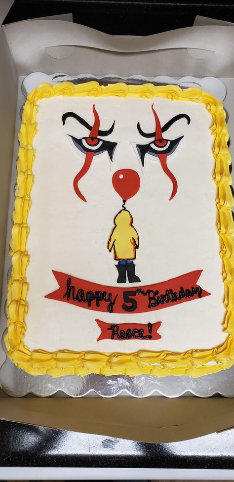 This was harder than it looked but was worth the outcome! It Cake Pennywise, Pennywise Birthday Cake, Pennywise Birthday Party Ideas, Pennywise Birthday Party, Pennywise Birthday, Pennywise Cake, 4 Inch Cakes, Pennywise Party, Carnival Birthday Cakes