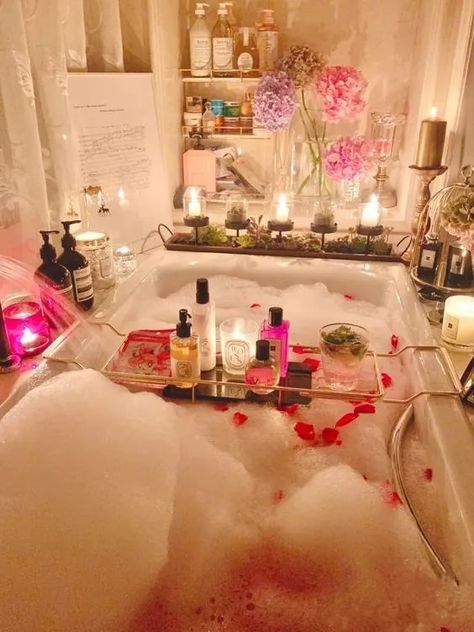 Bath With Flowers Aesthetic, Luxury Bath Tub Aesthetic, Lush Aesthetic Bathroom, Bath And Beauty, Bath Set Up, Glamour Magick Aesthetic, Dreamy Bathtubs, Rose Bath Aesthetic, Pretty Bathtub