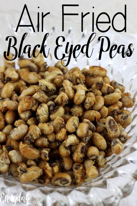 Crunchy on the outside and creamy on the inside, these Air Fried Black Eyed Peas are the perfect healthy snack! | EverydayMadeFresh.com Fried Black Eyed Peas Recipe, Fried Black Eyed Peas, Parsnip Recipes, Blackeyed Peas, Black Eyed Peas Recipe, Chicory Recipe, Fried Beans, Peas Recipe, Plant Based Snacks