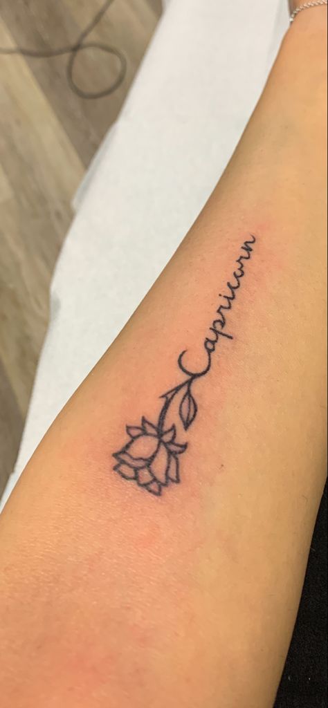 Rose with Capricorn text tattoo on wrist Capricorn Neck Tattoos Women, Capricorn Leg Tattoos Women, Capricorn Small Tattoo Ideas, Tattoo Ideas For Capricorn, Small Tattoo Ideas Capricorn, Capricorn Tattoo For Black Women, Capricorn Symbol Tattoo For Women, Tattoo Zodiac Capricorn, Tattoo Ideas Female Capricorn