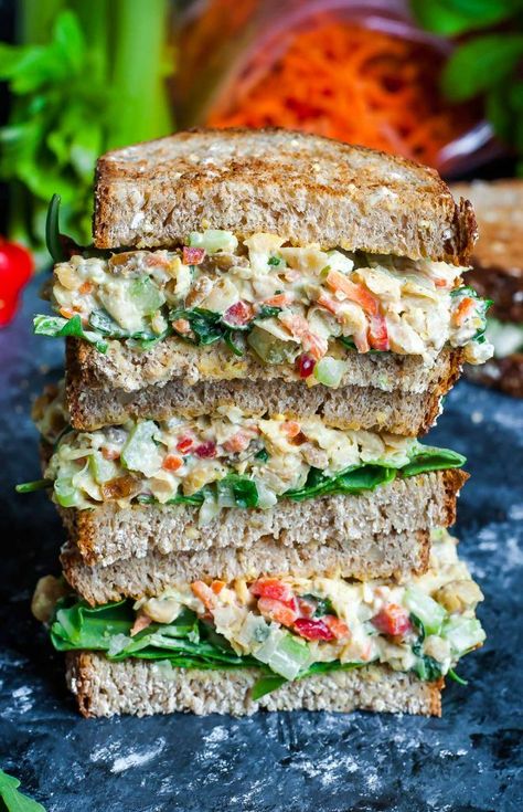 Vegan Grill, Salad Taco, Salad Macaroni, Salad Sandwich Recipe, Chickpea Salad Sandwich, Resep Salad, Veggie Sandwich, Fish Salad, Vegan Sandwich