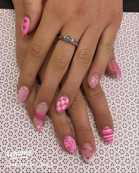 There's a new beauty trend taking over Instagram and it's absolutely stunning. Say hello to "quartz nails". Cute Pink Gel Nail Designs, Preppy Nail Inspo Pink, Gel Nails Ideas Short Preppy, Nail Ideas For Ten Year Olds, Pink Fun Nail Designs, Nail Designs For 12 Yr, Really Cute Nails Short, Preppy Valentines Day Nails, Preppy Smiley Face Nails