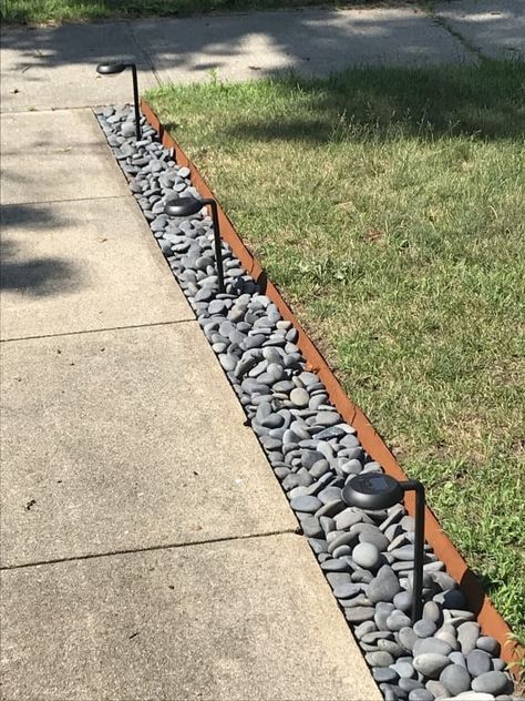 Corten Steel Landscape, Steel Landscape Edging, Edging Landscape, Steel Edging Landscape, Edge Ideas, Landscape Drainage, Steel Edging, Side Yard Landscaping, Outdoor Walkway