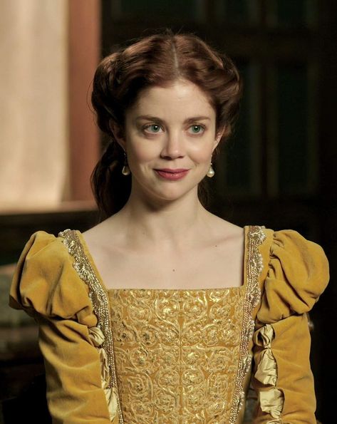 Charlotte Hope The Spanish Princess, Medival Outfits Women, Rhea Royce, Charlotte Hope, The Spanish Princess, French Dresses, Spanish Princess, The Other Boleyn Girl, The White Princess