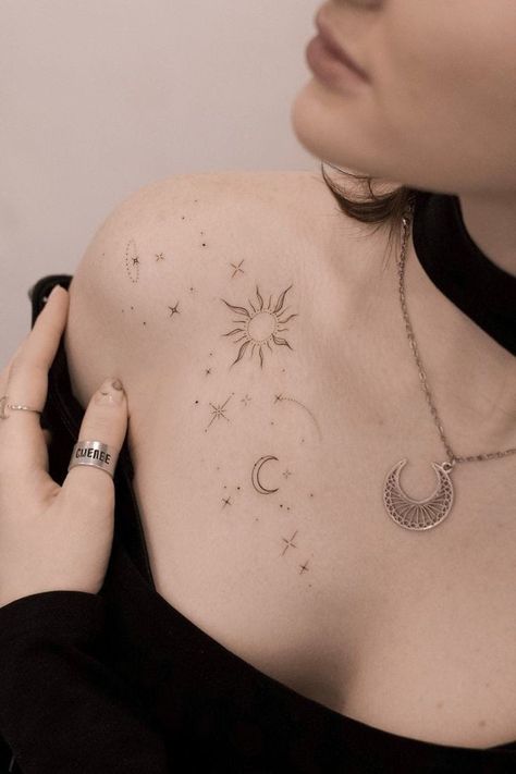 Tattoo Sonne, Earthy Tattoos, Tato Minimal, Tatuaje A Color, Halloween Tattoo, Subtle Tattoos, Halloween Tattoos, Elegant Tattoos, Feminine Tattoos