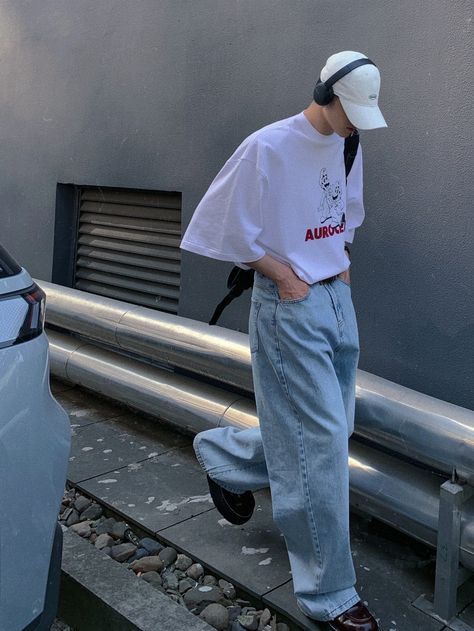 Korean Minimalist Outfit Men, White Cap Outfit, Soft Boy Fashion, Korean Street Fashion Mens, Baggy Jeans Outfits, Cap Outfit Men, Baggy Jeans Black, Korean Street Fashion Men, Baggy Jeans Outfit