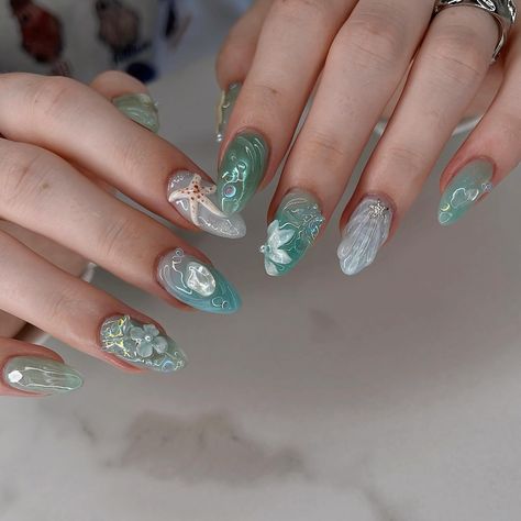 🌬️⋆ aquamarine ˚｡🫧 Don’t want to wake up from this dreamy set 🫠🩵 client requested my press ons design on Short Almond Gelx 🦋 DM my insta to book for appts or 1:1 nail training 🧚🏻 new clients welcome, August spots on my highlight 🩵 #nailinspo #naildesign #fairycorenails #shellnails #beachnails #summernails #naturenails #3dflowernails #3dnailart #mermaidnails #chromenails #gelxnails #nails2inspire #trendynails Aquamarine Nails Design, New Clients Welcome, Nail Training, Fish Nails, Welcome August, Euphoria Nails, 3d Flower Nails, Short Almond, Mermaid Nails