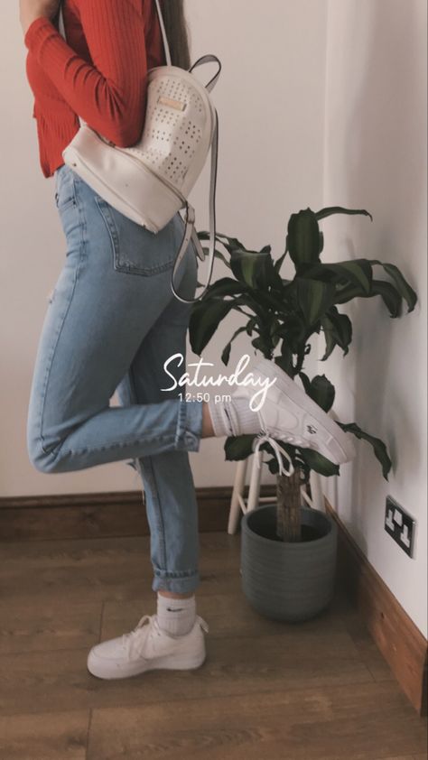 Nike Socks Outfit Jeans, Nike Ankle Socks Outfit, Sneakers And Socks Outfit, Socks Over Jeans, Ankle Socks Outfit Sneakers, Ankle Socks Outfit, White Socks Outfit, Nike Socks Outfit, White Socks And Sneakers