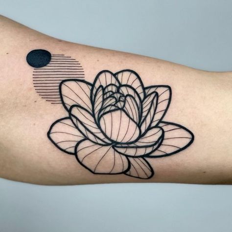 Outline Lotus Flower Tattoo Flower Tattoos Meanings, Flower Tattoos Designs, Lotus Flower Tattoos, Lotus Flower Tattoo Meaning, Men Flower Tattoo, Pose Couple, Lotus Flower Tattoo Design, Line Art Tattoos, Lotus Tattoo