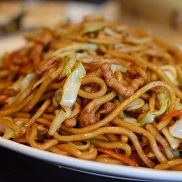 Shanghai Noodles Recipe, Shanghai Noodles, Shanghai Food, Lumpia Recipe, Noodles Recipe, Most Popular Recipes, Noodle Recipes, Delicious Dinner, Food Platters