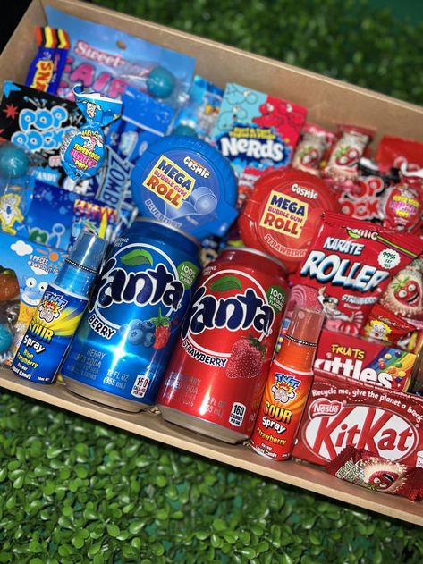 Candy to make your taste buds crazy 😝🍬🍭🍫 Red Snacks, Blue Snacks, Candy Gift Baskets, Snack Organizer, Sleepover Food, Junk Food Snacks, Sleepover Things To Do, Seasonal Treats, Blue Food